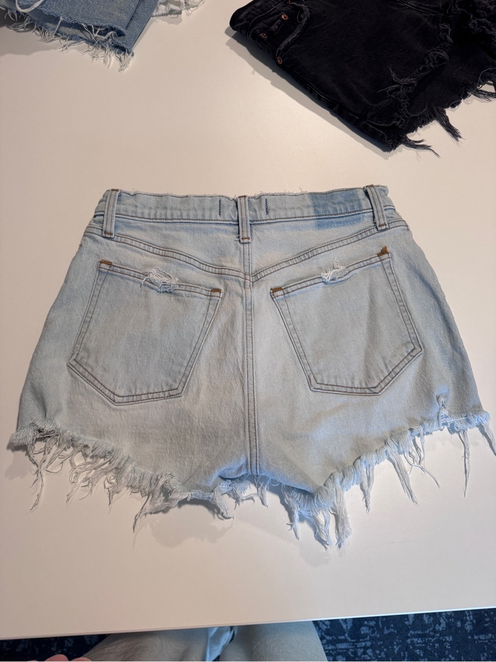 Abercrombie & Fitch Curve Love High-Rise Mom Short - Picture 3 of 3